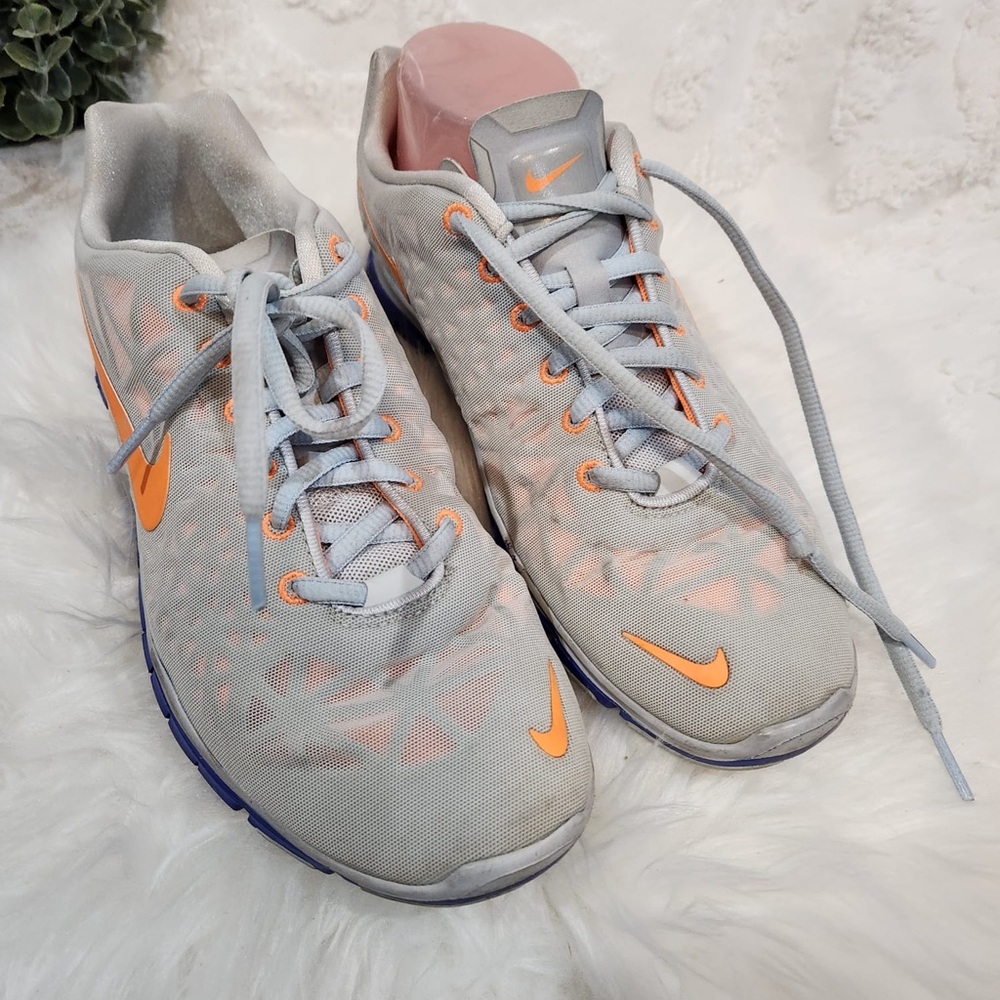 Nike women’s tenis shoes